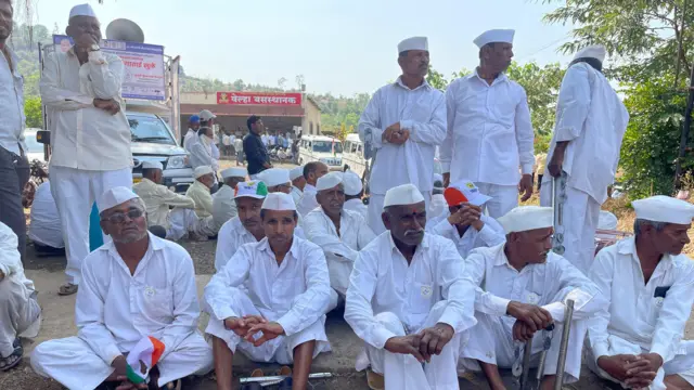 अभूतपूर्व राजकीय परिस्थिती महाराष्ट्रात निर्माण झाली आहे. राजकीय गणितं गावोगावी बदलली आहेत.