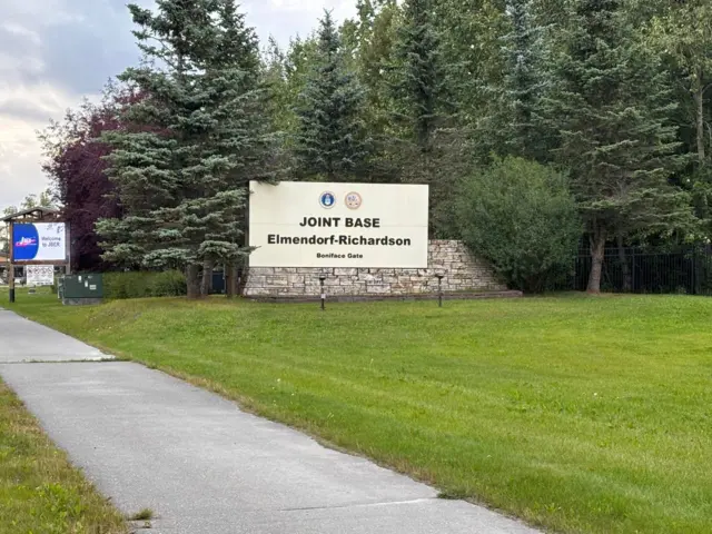 вход на военную базу