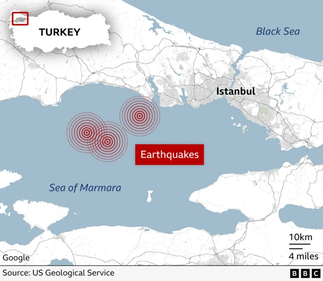 Map show di epicentres of three earthquakes for di Sea of Marmara off di coast of Turkey
