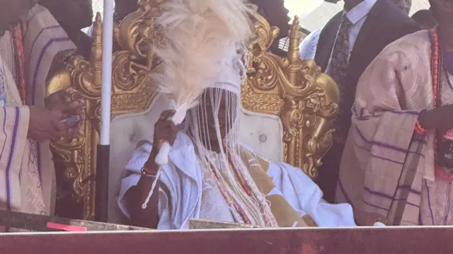 Ladoja sitting for throne