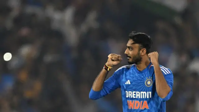 అక్షర్ పటేల్ 