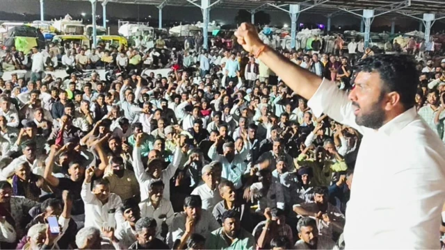 બોટાદ માર્કેટિંગ યાર્ડ કોટન, આમ આદમી પાર્ટી દ્વારા આંદોલન, કોને ફાયદો, કોંગ્રેસ, આપ, ભાજપ સરકાર, અજય નાયક, દીપલ ત્રિવેદી, નરેશ વારિયા, બીબીસી ન્યૂઝ ગુજરાતી