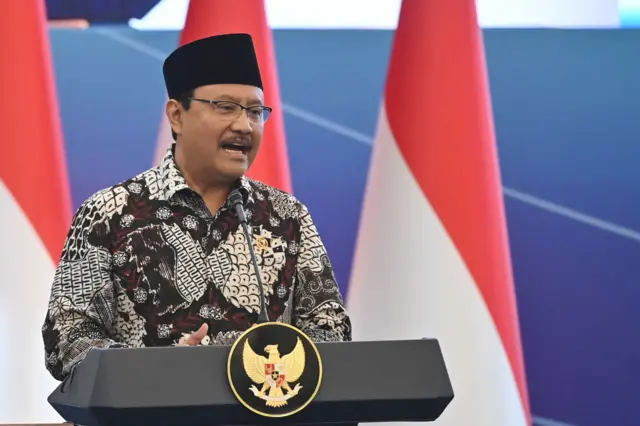 Menteri Sosial Saifullah Yusuf menyampaikan paparan dalam Sarasehan Ekonomi Bersama Presiden RI di Menara Mandiri, Senayan, Jakarta, Selasa (8/4/2025). Acara yang bertema Memperkuat Daya Tahan Ekonomi Indonesia di Tengah Gelombang Perang tarif Perdagangan itu dihadiri jajaran menteri, Dewan Ekonomi Nasional, BI, LPS, OJK, dan sejumlah pemangku kepentingan.