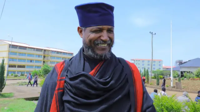 Qomoos Taklawaldi Walda Tsaadiq