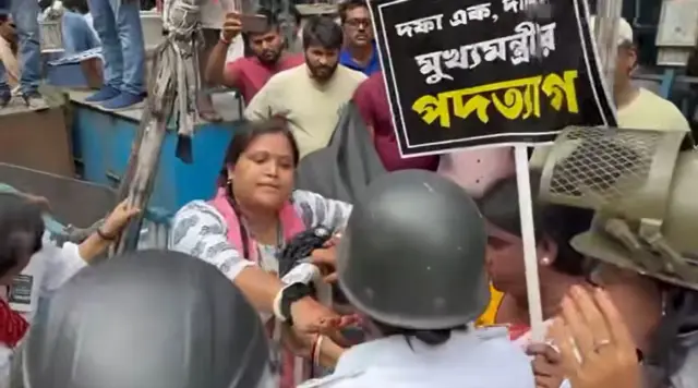 পুলিশ শান্তিপূর্ণ আন্দোলনকারীদের বাধা দেয় বলে অভিযোগ তুলেছে বিজেপি  