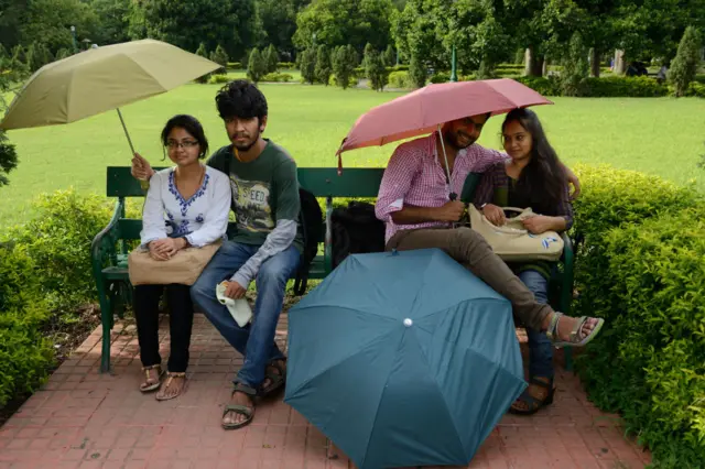 কলকাতার ভিক্টোরিয়া মেমোরিয়াল তরুণ তরুণীদের নিরিবিলিতে প্রেম করার জনপ্রিয় জায়গা 