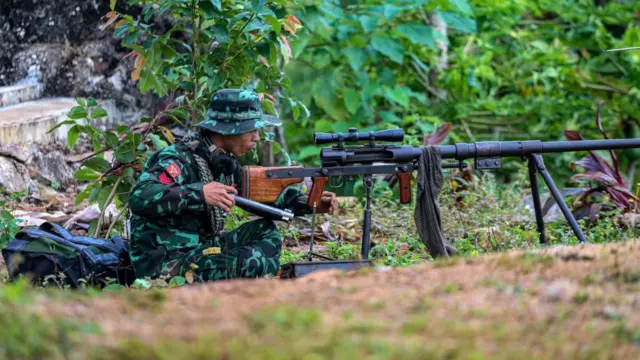 သုံးနှစ်ခွဲအတွင်း နယ်စပ်မှာတင် သုံးဆ အထိ လက်နက်ဈေးတက်