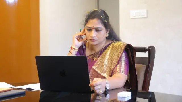 హోం మంత్రి అనిత 