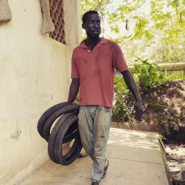 Ọrụ akpụrakpụ ọla nchara Kelly rụpụtara