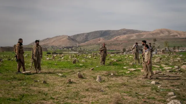 Wapiganaji wa Kikurdi kutoka chama cha Kurdistan Democratic Party of Iran (KDPI), Iraq Kaskazini