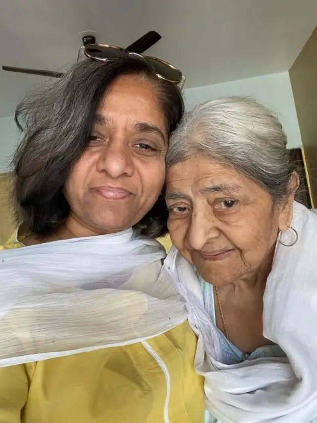 झाकिया जाफरी आणि त्यांची मुलगी निसरीन जाफरी