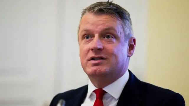 لوک پولارد، وزیر دفاع بریتانیا