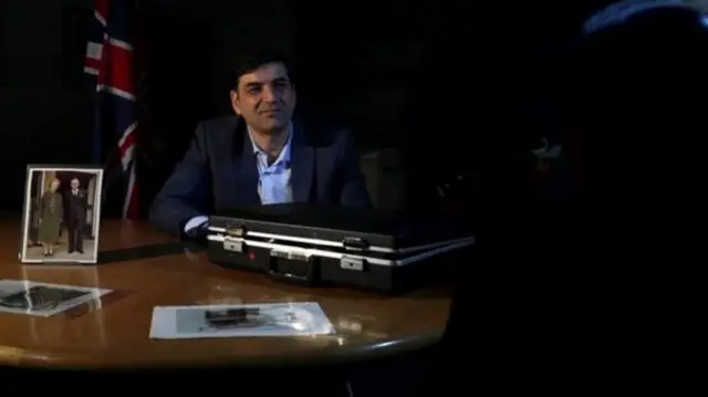 "Брамсты" ойлоп тапкан адамдын ысымы азыр да жашыруун бойдон. Сүрөтткө үңүлүп карасаңыз анын сөлөкөтү гана байкалат...