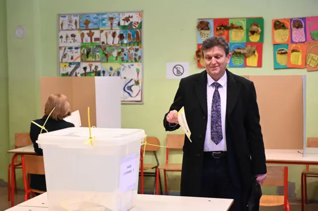 Branko Blanuša, kandidat opozicije, glasa