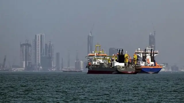 બીબીસી ગુજરાતી ટ્રમ્પે ઈરાનના વીજમથકો ઉડાવી દેવા ડેડલાઇન આપી, ઈઝરાયલના 'પરમાણુ મથકો' પર ઈરાનનો હુમલો હોર્મુઝની સામુદ્રધુની