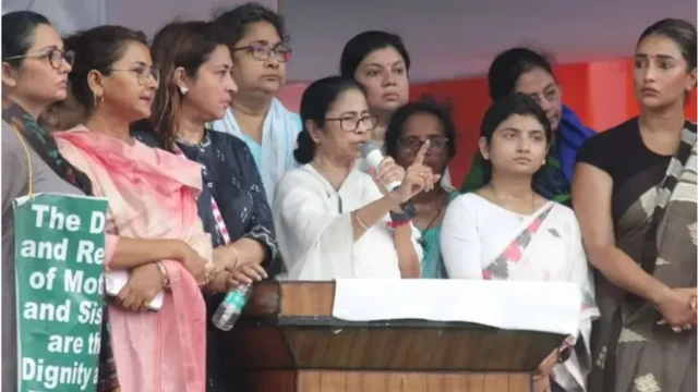 முதன்முறையாக பெரும் நெருக்கடியை எதிர்கொள்கிறாரா மமதா பானர்ஜி