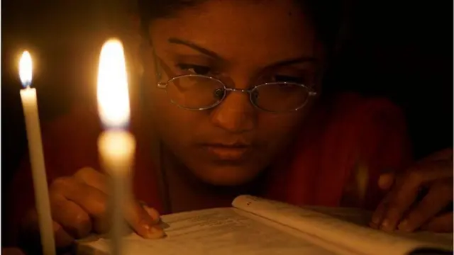 গরমকালে বাংলাদেশে বিদ্যুতের চাহিদা বাড়ে। 