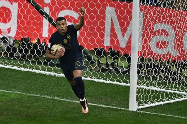 உலகக்கோப்பை கால்பந்து: அர்ஜென்டினா சாம்பியன்