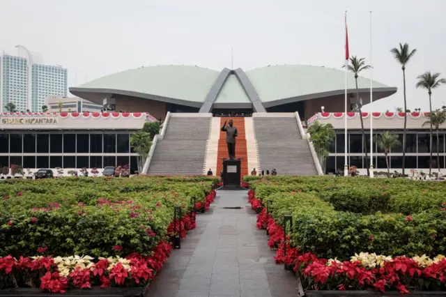 Suasana depan gedung DPR.