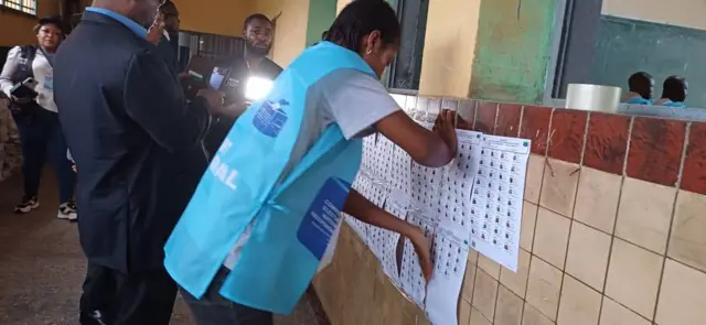 Umukozi wa Ceni ariko aramanika intonde z'abatora