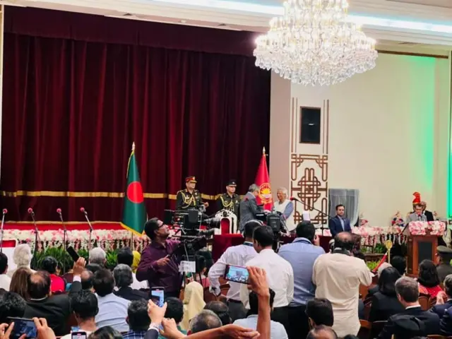 গত বছর আটই অগাস্ট শপথ নিয়েছিলেন অধ্যাপক মুহাম্মদ ইউনূস