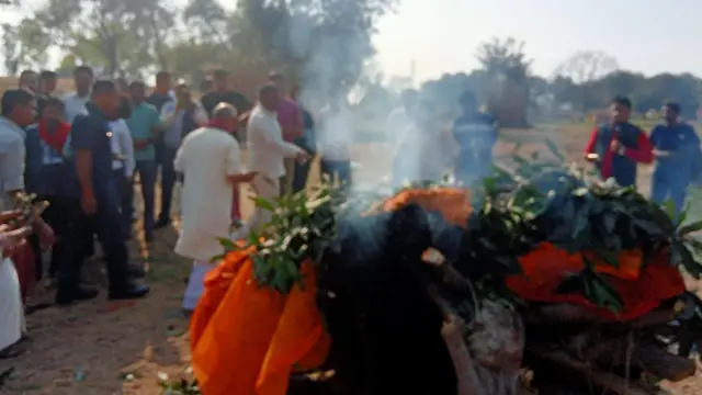 सोमवार को रांची से दिल्ली जा रहा एक एयर एंबुलेंस विमान उड़ान भरने के कुछ ही देर बाद दुर्घटनाग्रस्त हो गया था.