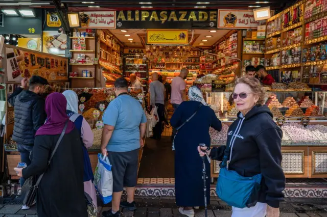 İstanbul Eminönü'nden bir çarşı görüntüsü 