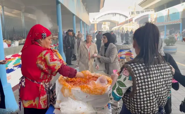 Хоним сотаётган аёл.