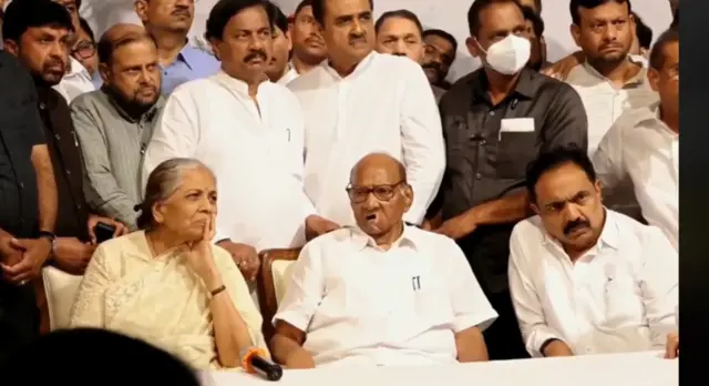 शरद पवार कार्यक्रमात 