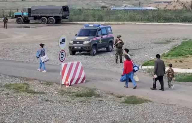 Орусиянын бейпилдик күчтөрү Карабактагы жолду көзөмөлдөп турушат