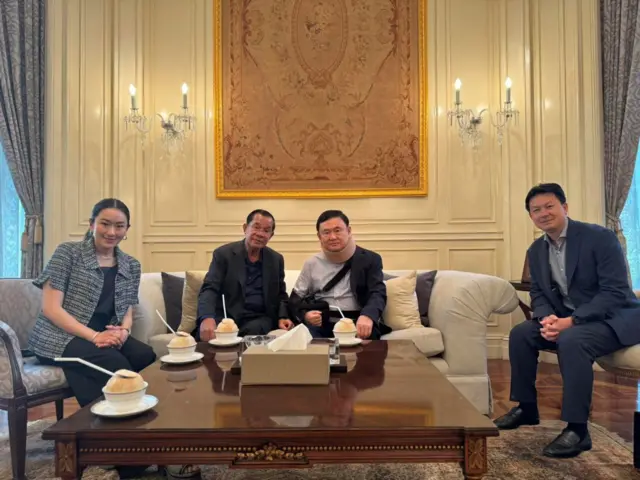 Ông Hun Sen thăm ông Thaksin tại dinh thự Ban Chan Song La ở Bangkok vào tháng 2/2024 để tăng cường "tình anh em" 32 năm giữa hai người. Hiện ông Hun Sen nói rằng ông Thaksin diễn vở kịch giả đò bệnh để đánh lừa người dân Thái Lan.