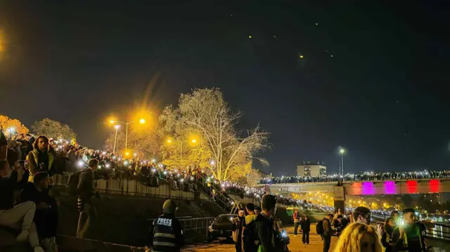 Lampioni sa čamaca na Dunavu za 16 žrtava pada nadstrešnice