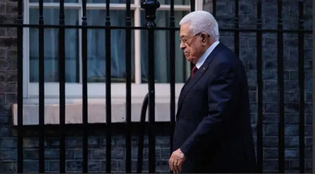 محمود عباس: به رسمیت شناختن کشور فلسطین گامی به سوی صلح پایدار در منطقه است