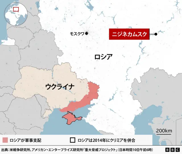 ウクライナとロシア、およびモスクワから約1000キロ東にあるニジネカムスクの位置を示した地図
