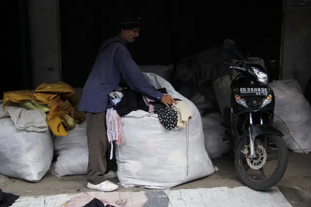 pakaian bekas impor, thrift fashion