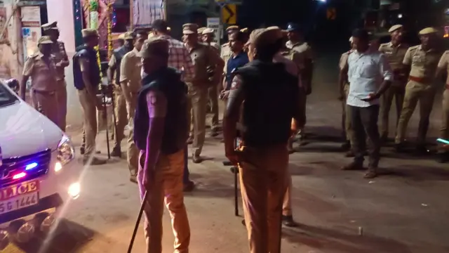 புதுக்கோட்டை: தீக்கிரையாக்கப்பட்ட வீடு, உடைக்கப்பட்ட பேருந்து - இரு சமூக இளைஞர்கள் மோதலில் நடந்தது என்ன?