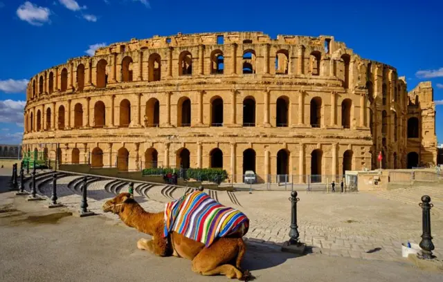 O Coliseuvulcan slotThysdrus, na Tunísia, é o maior anfiteatro do continente africano