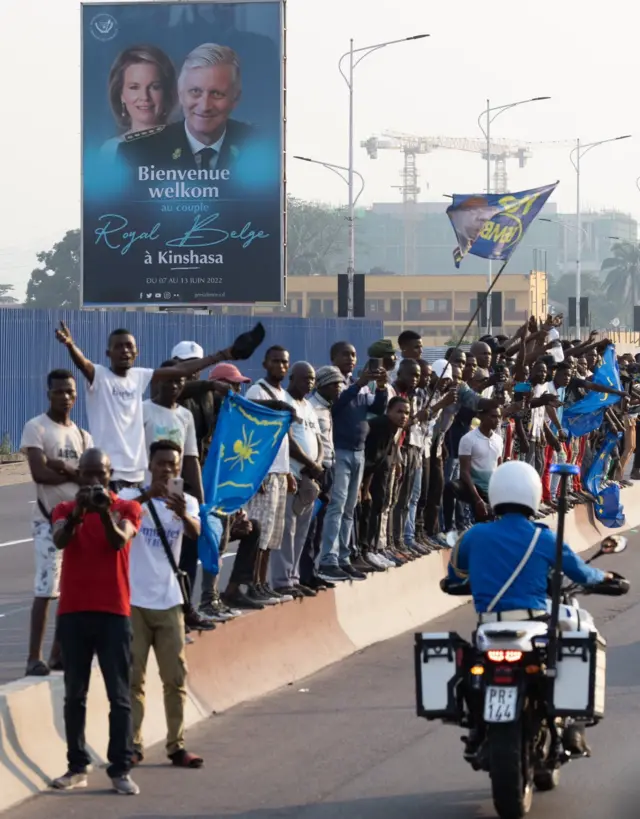 Abaturage baje kwakira Umwami w'Ububiligi ku mihanda ya Kinshasa