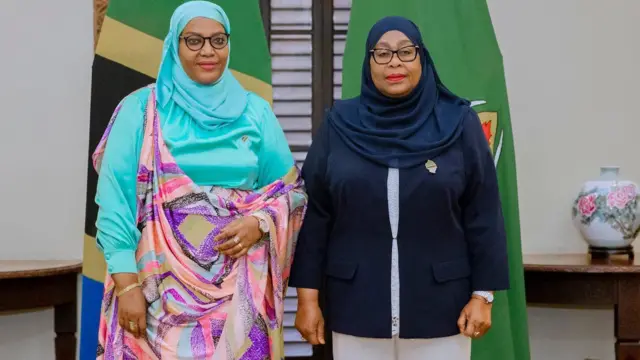 Muri Nzeri umwaka ushize nibwo Fatou (ibumoso) yari yashyikirije Perezida Samia Suluhu inyandiko zimuhesha uburenganzira bwo guhagararira u Rwanda muri Tanzania nubwo yari amaze amezi akora ako kazi