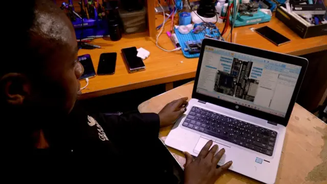 Doris na-eme nnyocha banyere tekịnụzụ ekwentị ọbụla ọ chọrọ ịrụzi.