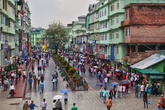 সিকিমের রাজধানী গ্যাংটকের আজকের চেহারা – লেন্দুপ দর্জি সে রাজ্যে একটি বিস্মৃতপ্রায় নাম