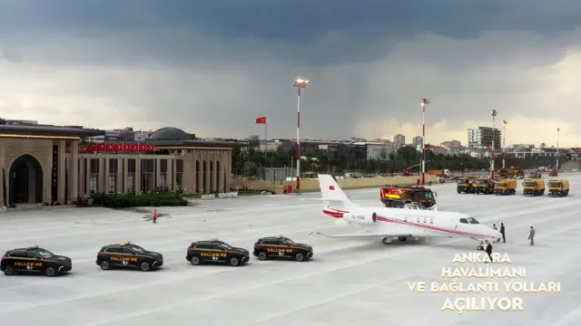 Etimesgut’taki havalimanı neredeyse Cumhuriyet ile yaşıt. 1930’lar itibarıyla Türk Hava Kurumu’nun eğitim üssü olarak hizmet verdi. Askeri havacılığın başkentteki en önemli merkezlerinden biri olarak 1993'ten beri Türk Silahlı Kuvvetleri de burayı kullanıyordu. 