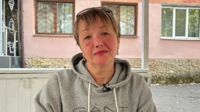 Angela, Sergejeva supruga