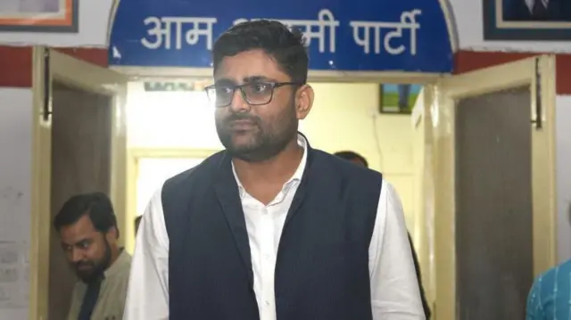 વીસાવદર અને કડી વિધાનસભા પેટાચૂંટણી, ભાજપ કૉંગ્રેસ તથા આમ આદમી પાર્ટી વચ્ચે ચૂંટણીજંગ, ગોપાલ ઇટાલિયા, અરવિંદ કેજરીવાલ, ઇસુદાન ગઢવી, બીબીસી ગુજરાતી સમાચાર