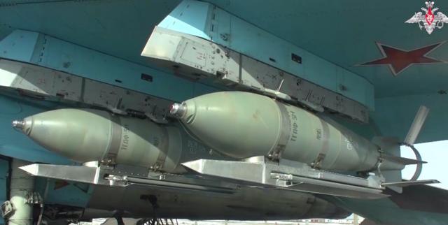 Бомби ФАБ-500 з універсальними модулями планування та корекції (УМПК) на російському Су-34