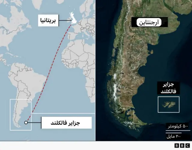 نقشه‌ای که موقعیت جزایر فالکلند را نشان می‌دهد. در سمت چپ، یک نقشه جهان ساده‌شده، بریتانیا و جزایر فالکلند را که با یک خط چین قرمز در سراسر اقیانوس اطلس به هم متصل شده‌اند، برجسته می‌کند. در سمت راست، یک نقشه ماهواره‌ای از جنوب آمریکای جنوبی، آرجنتاین را مشخص کرده و جزایر فالکلند را در شرق مشخص می‌کند.