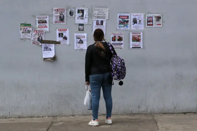 Cartel de personas desaparecidas en los terremotos de Venezuela