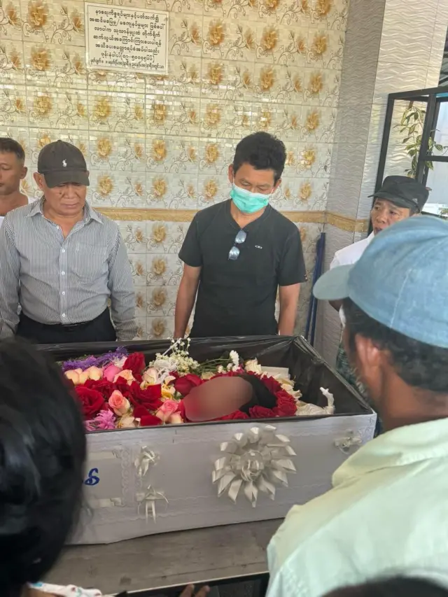 မေ့ဆေးလွန်ပြီး သေဆုံးခဲ့တဲ့ နေခြည်ရဲ့ ဈာပနမြင်ကွင်း 