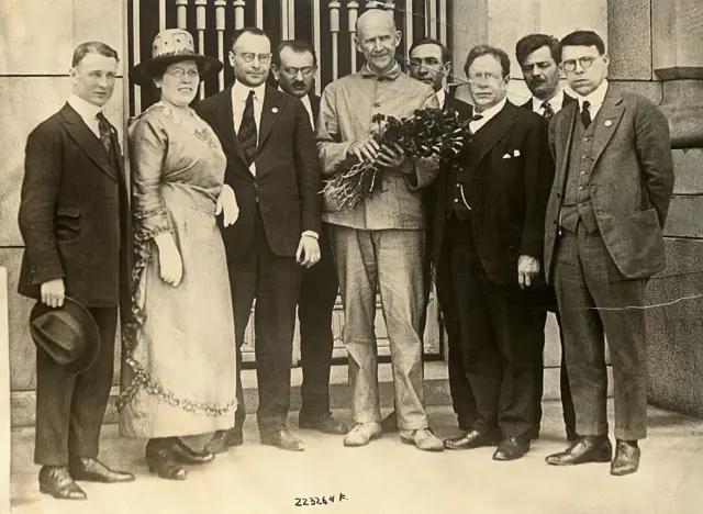 Debs recibe la nominación socialista de 1920.