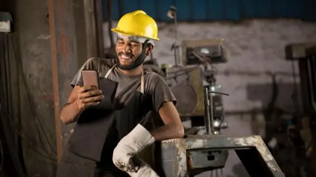 వృత్తి నిపుణులు, కార్మికులు, ఫ్యాక్టరీలు